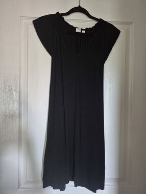 GAP Black V-Neck Short Sleeve Midi Dress